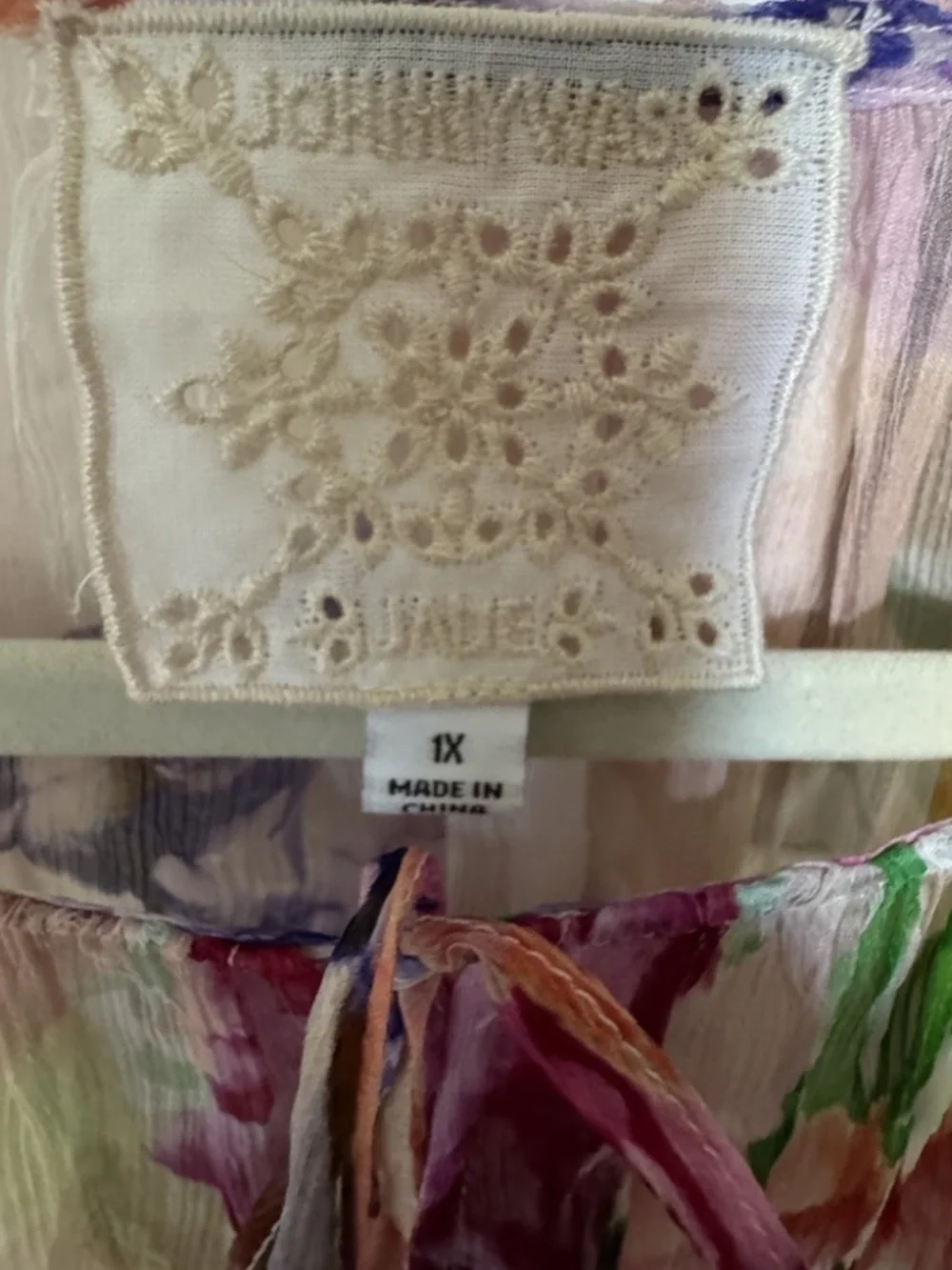 Johnny Was 100% Silk floral Blouse Size 1X matching tank - Picture 8 of 11